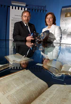 photo (50KB): Peter Armstrong, Head of the 1986 Domesday Project with Sarah Tyacke, Keeper of the Public Records